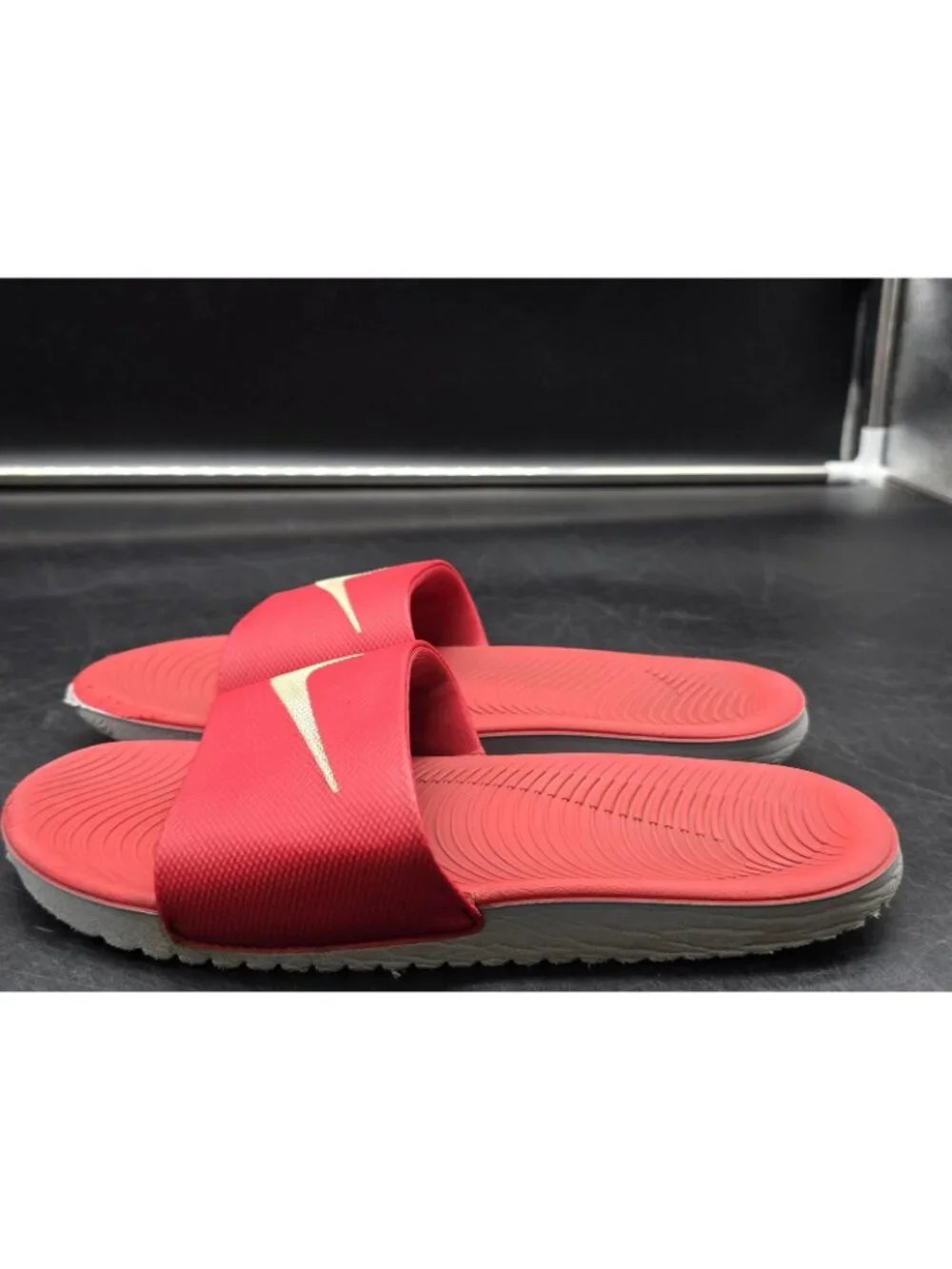 Nike Sandals Shoes Youth Size 5Y Red Slide 819352-600 Casual Comfort Damage